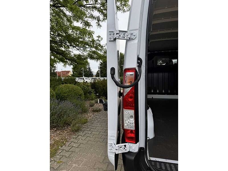 Nissan Interstar Kasten L3H3 35 dCi180 FWD MT N-CONNECT