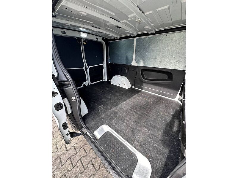 Nissan NV300 Kasten L1H1 2,7t COM